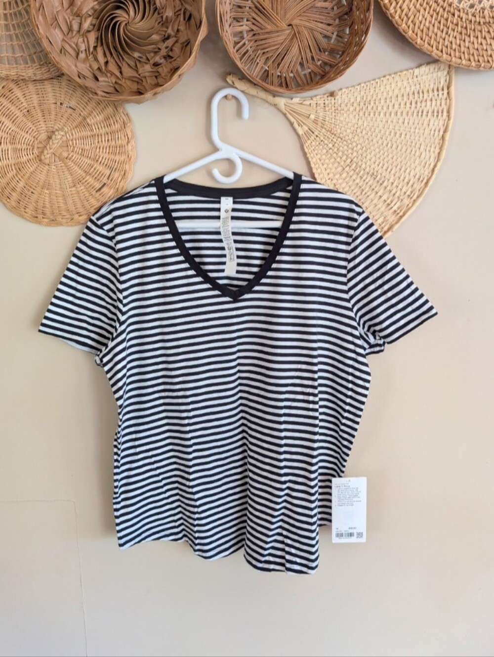 Lululemon Love V-Neck Tee- Black Stripes Sz 14